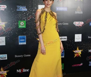 เหล่าดาราตบเท้าเดิน Black carpet งานประกาศรางวัล VibeWire Awards ครั้งที่ 8