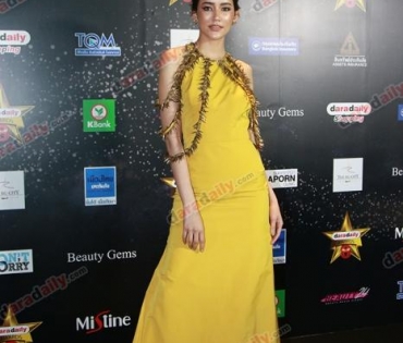เหล่าดาราตบเท้าเดิน Black carpet งานประกาศรางวัล VibeWire Awards ครั้งที่ 8