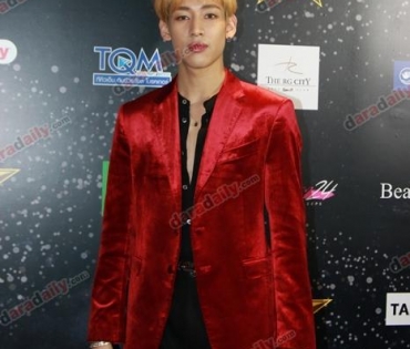 เหล่าดาราตบเท้าเดิน Black carpet งานประกาศรางวัล VibeWire Awards ครั้งที่ 8