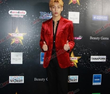 เหล่าดาราตบเท้าเดิน Black carpet งานประกาศรางวัล VibeWire Awards ครั้งที่ 8