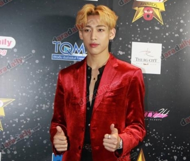 เหล่าดาราตบเท้าเดิน Black carpet งานประกาศรางวัล VibeWire Awards ครั้งที่ 8