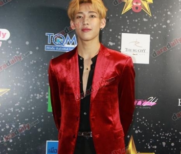 เหล่าดาราตบเท้าเดิน Black carpet งานประกาศรางวัล VibeWire Awards ครั้งที่ 8