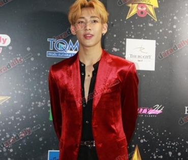 เหล่าดาราตบเท้าเดิน Black carpet งานประกาศรางวัล VibeWire Awards ครั้งที่ 8