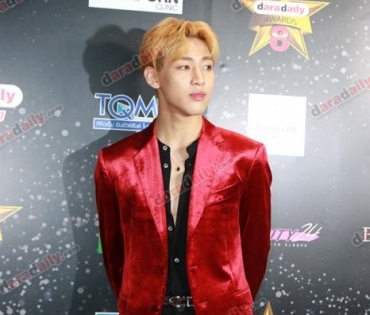 เหล่าดาราตบเท้าเดิน Black carpet งานประกาศรางวัล VibeWire Awards ครั้งที่ 8
