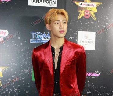 เหล่าดาราตบเท้าเดิน Black carpet งานประกาศรางวัล VibeWire Awards ครั้งที่ 8