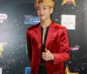 เหล่าดาราตบเท้าเดิน Black carpet งานประกาศรางวัล VibeWire Awards ครั้งที่ 8