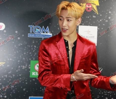 เหล่าดาราตบเท้าเดิน Black carpet งานประกาศรางวัล VibeWire Awards ครั้งที่ 8
