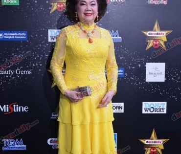 เหล่าดาราตบเท้าเดิน Black carpet งานประกาศรางวัล VibeWire Awards ครั้งที่ 8
