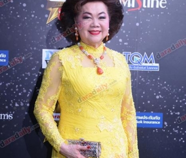 เหล่าดาราตบเท้าเดิน Black carpet งานประกาศรางวัล VibeWire Awards ครั้งที่ 8