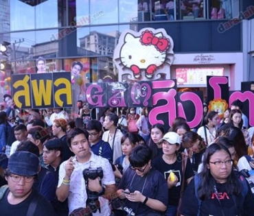 เหล่าดาราตบเท้าเดิน Black carpet งานประกาศรางวัล VibeWire Awards ครั้งที่ 8