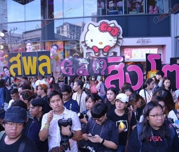 เหล่าดาราตบเท้าเดิน Black carpet งานประกาศรางวัล VibeWire Awards ครั้งที่ 8