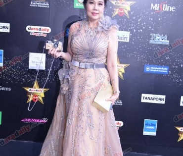 เหล่าดาราตบเท้าเดิน Black carpet งานประกาศรางวัล VibeWire Awards ครั้งที่ 8