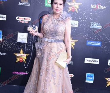 เหล่าดาราตบเท้าเดิน Black carpet งานประกาศรางวัล VibeWire Awards ครั้งที่ 8