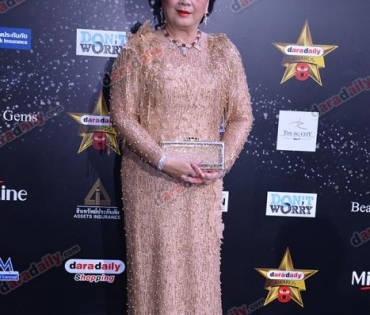 เหล่าดาราตบเท้าเดิน Black carpet งานประกาศรางวัล VibeWire Awards ครั้งที่ 8