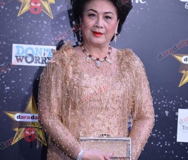 เหล่าดาราตบเท้าเดิน Black carpet งานประกาศรางวัล VibeWire Awards ครั้งที่ 8