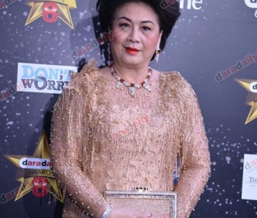 เหล่าดาราตบเท้าเดิน Black carpet งานประกาศรางวัล VibeWire Awards ครั้งที่ 8