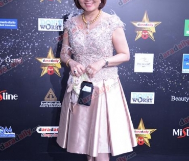 เหล่าดาราตบเท้าเดิน Black carpet งานประกาศรางวัล VibeWire Awards ครั้งที่ 8