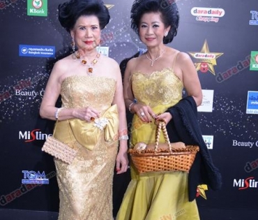 เหล่าดาราตบเท้าเดิน Black carpet งานประกาศรางวัล VibeWire Awards ครั้งที่ 8