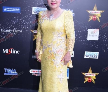 เหล่าดาราตบเท้าเดิน Black carpet งานประกาศรางวัล VibeWire Awards ครั้งที่ 8
