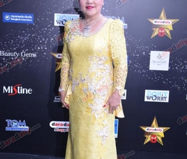 เหล่าดาราตบเท้าเดิน Black carpet งานประกาศรางวัล VibeWire Awards ครั้งที่ 8