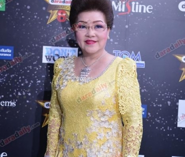 เหล่าดาราตบเท้าเดิน Black carpet งานประกาศรางวัล VibeWire Awards ครั้งที่ 8