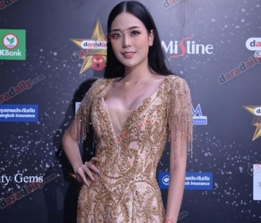 เหล่าดาราตบเท้าเดิน Black carpet งานประกาศรางวัล VibeWire Awards ครั้งที่ 8