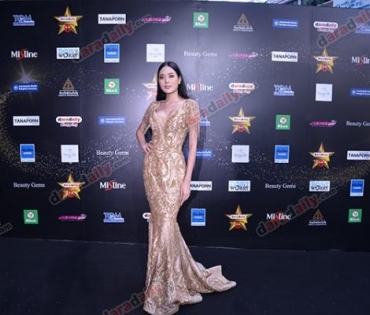 เหล่าดาราตบเท้าเดิน Black carpet งานประกาศรางวัล VibeWire Awards ครั้งที่ 8