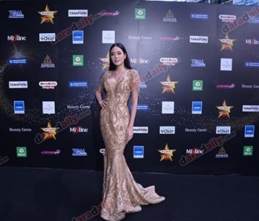 เหล่าดาราตบเท้าเดิน Black carpet งานประกาศรางวัล VibeWire Awards ครั้งที่ 8