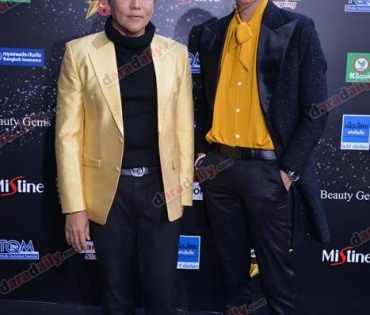 เหล่าดาราตบเท้าเดิน Black carpet งานประกาศรางวัล VibeWire Awards ครั้งที่ 8