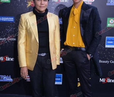 เหล่าดาราตบเท้าเดิน Black carpet งานประกาศรางวัล VibeWire Awards ครั้งที่ 8