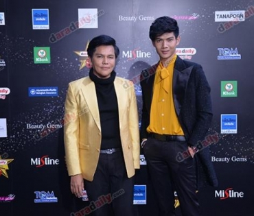 เหล่าดาราตบเท้าเดิน Black carpet งานประกาศรางวัล VibeWire Awards ครั้งที่ 8