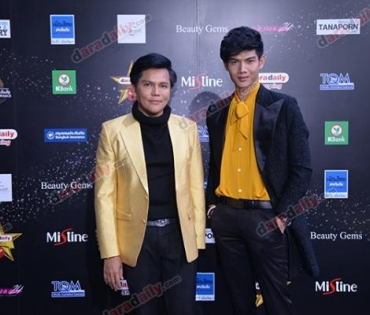 เหล่าดาราตบเท้าเดิน Black carpet งานประกาศรางวัล VibeWire Awards ครั้งที่ 8