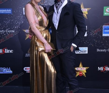เหล่าดาราตบเท้าเดิน Black carpet งานประกาศรางวัล VibeWire Awards ครั้งที่ 8
