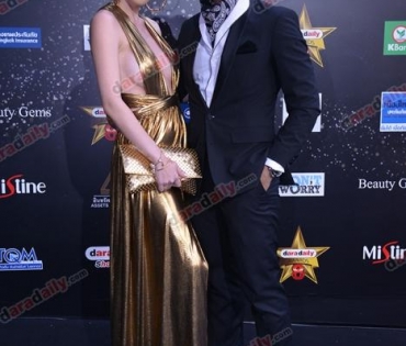 เหล่าดาราตบเท้าเดิน Black carpet งานประกาศรางวัล VibeWire Awards ครั้งที่ 8