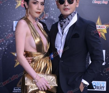 เหล่าดาราตบเท้าเดิน Black carpet งานประกาศรางวัล VibeWire Awards ครั้งที่ 8