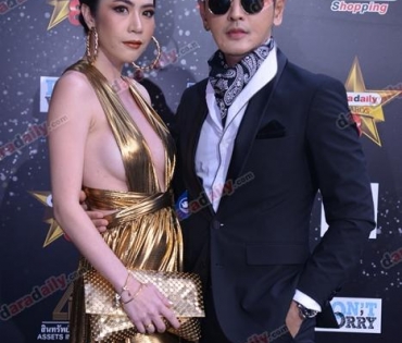 เหล่าดาราตบเท้าเดิน Black carpet งานประกาศรางวัล VibeWire Awards ครั้งที่ 8
