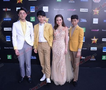 เหล่าดาราตบเท้าเดิน Black carpet งานประกาศรางวัล VibeWire Awards ครั้งที่ 8