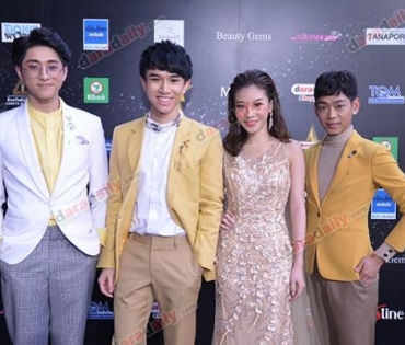 เหล่าดาราตบเท้าเดิน Black carpet งานประกาศรางวัล VibeWire Awards ครั้งที่ 8