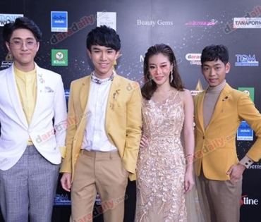 เหล่าดาราตบเท้าเดิน Black carpet งานประกาศรางวัล VibeWire Awards ครั้งที่ 8