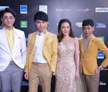 เหล่าดาราตบเท้าเดิน Black carpet งานประกาศรางวัล VibeWire Awards ครั้งที่ 8