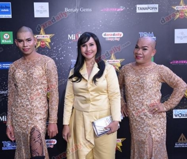 เหล่าดาราตบเท้าเดิน Black carpet งานประกาศรางวัล VibeWire Awards ครั้งที่ 8