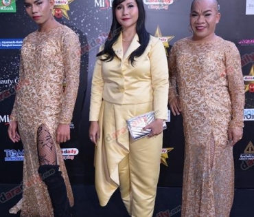 เหล่าดาราตบเท้าเดิน Black carpet งานประกาศรางวัล VibeWire Awards ครั้งที่ 8