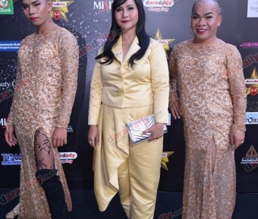 เหล่าดาราตบเท้าเดิน Black carpet งานประกาศรางวัล VibeWire Awards ครั้งที่ 8
