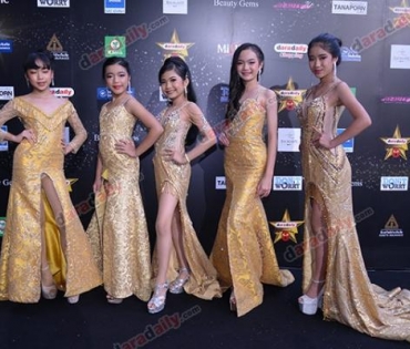 เหล่าดาราตบเท้าเดิน Black carpet งานประกาศรางวัล VibeWire Awards ครั้งที่ 8