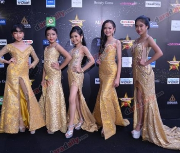 เหล่าดาราตบเท้าเดิน Black carpet งานประกาศรางวัล VibeWire Awards ครั้งที่ 8
