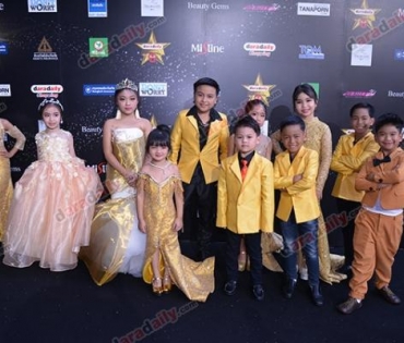 เหล่าดาราตบเท้าเดิน Black carpet งานประกาศรางวัล VibeWire Awards ครั้งที่ 8