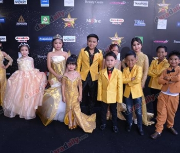 เหล่าดาราตบเท้าเดิน Black carpet งานประกาศรางวัล VibeWire Awards ครั้งที่ 8