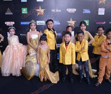 เหล่าดาราตบเท้าเดิน Black carpet งานประกาศรางวัล VibeWire Awards ครั้งที่ 8