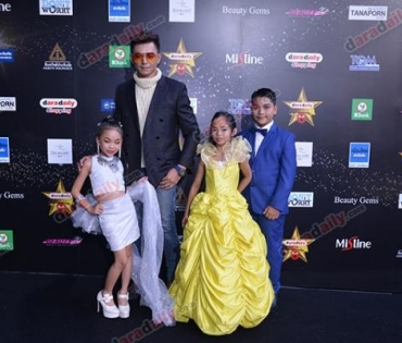 เหล่าดาราตบเท้าเดิน Black carpet งานประกาศรางวัล VibeWire Awards ครั้งที่ 8