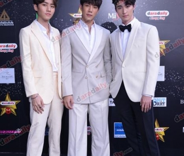เหล่าดาราตบเท้าเดิน Black carpet งานประกาศรางวัล VibeWire Awards ครั้งที่ 8
